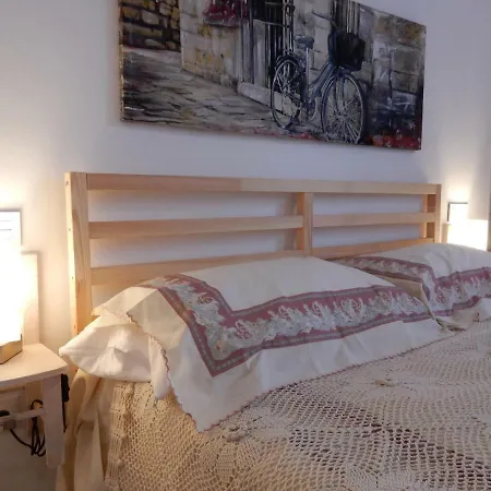 Apartment Wood&white